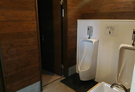 A・Bサイト男子トイレ